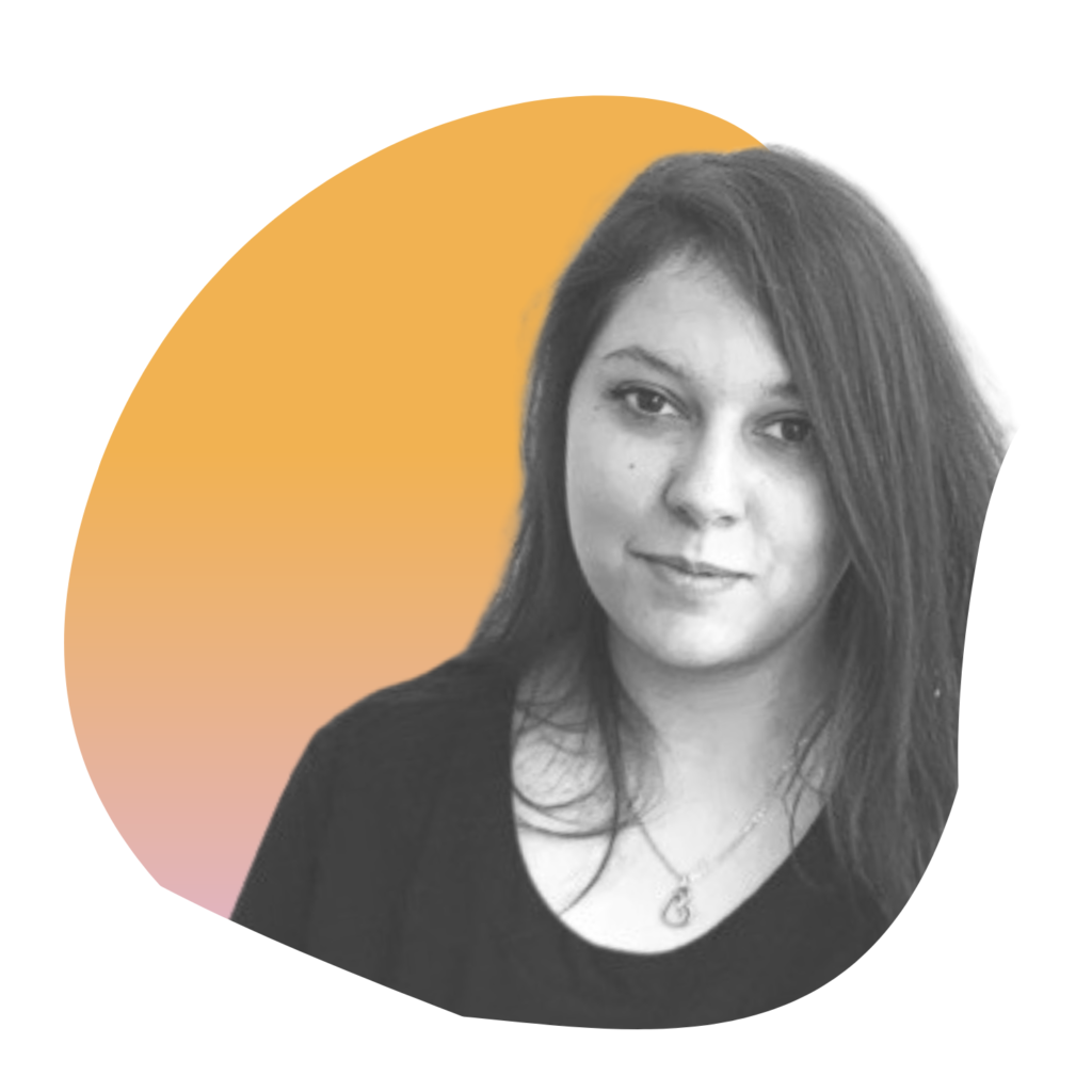 Victoria Chargée de communication